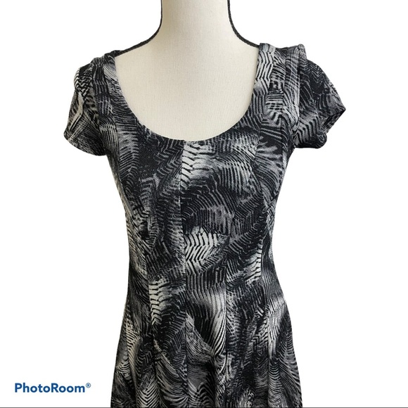 Maeve abstract pattern black white dress Size X-Small - Picture 2 of 9